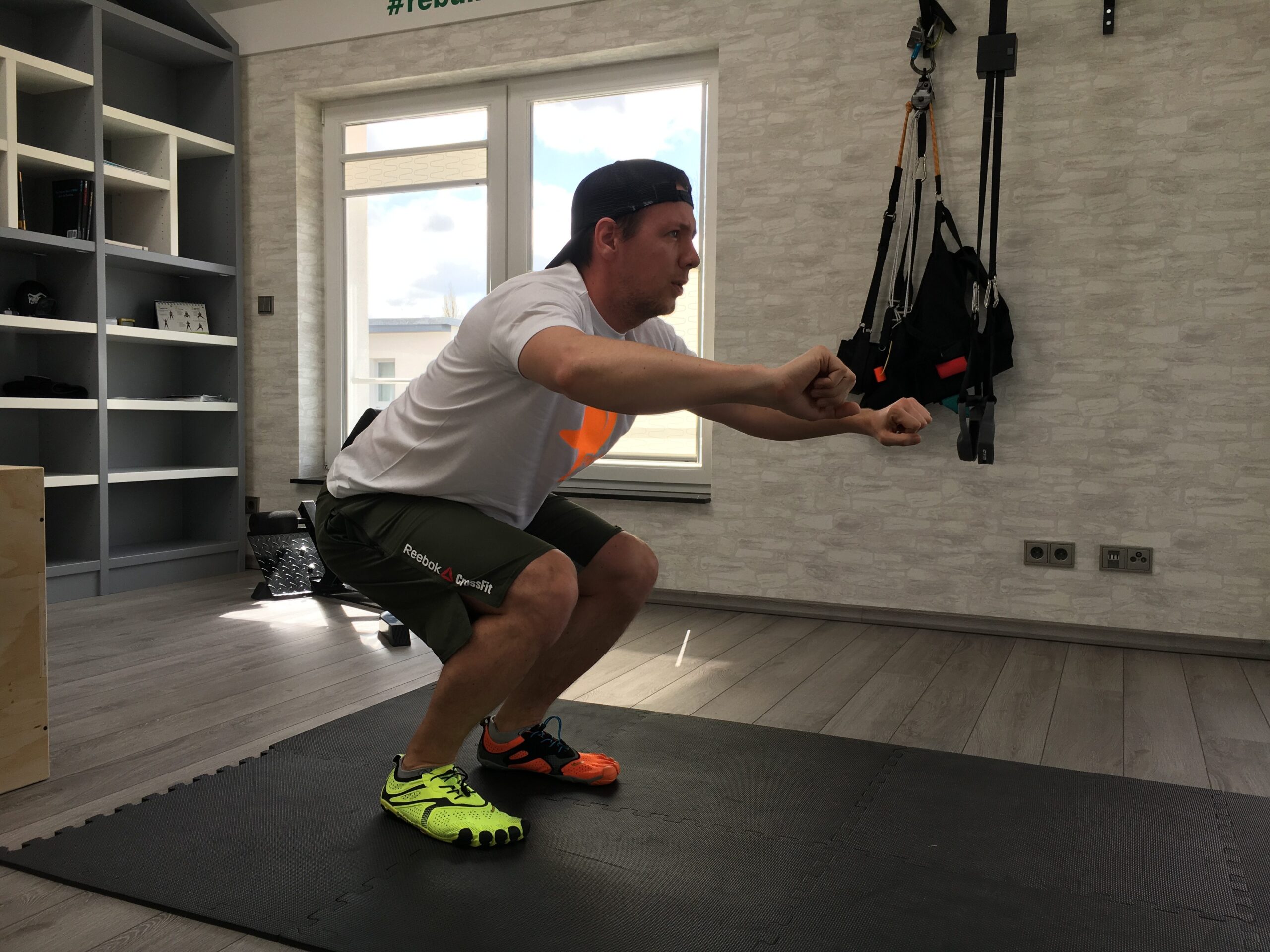 Frühsport zu Hause mit Kniebeugen