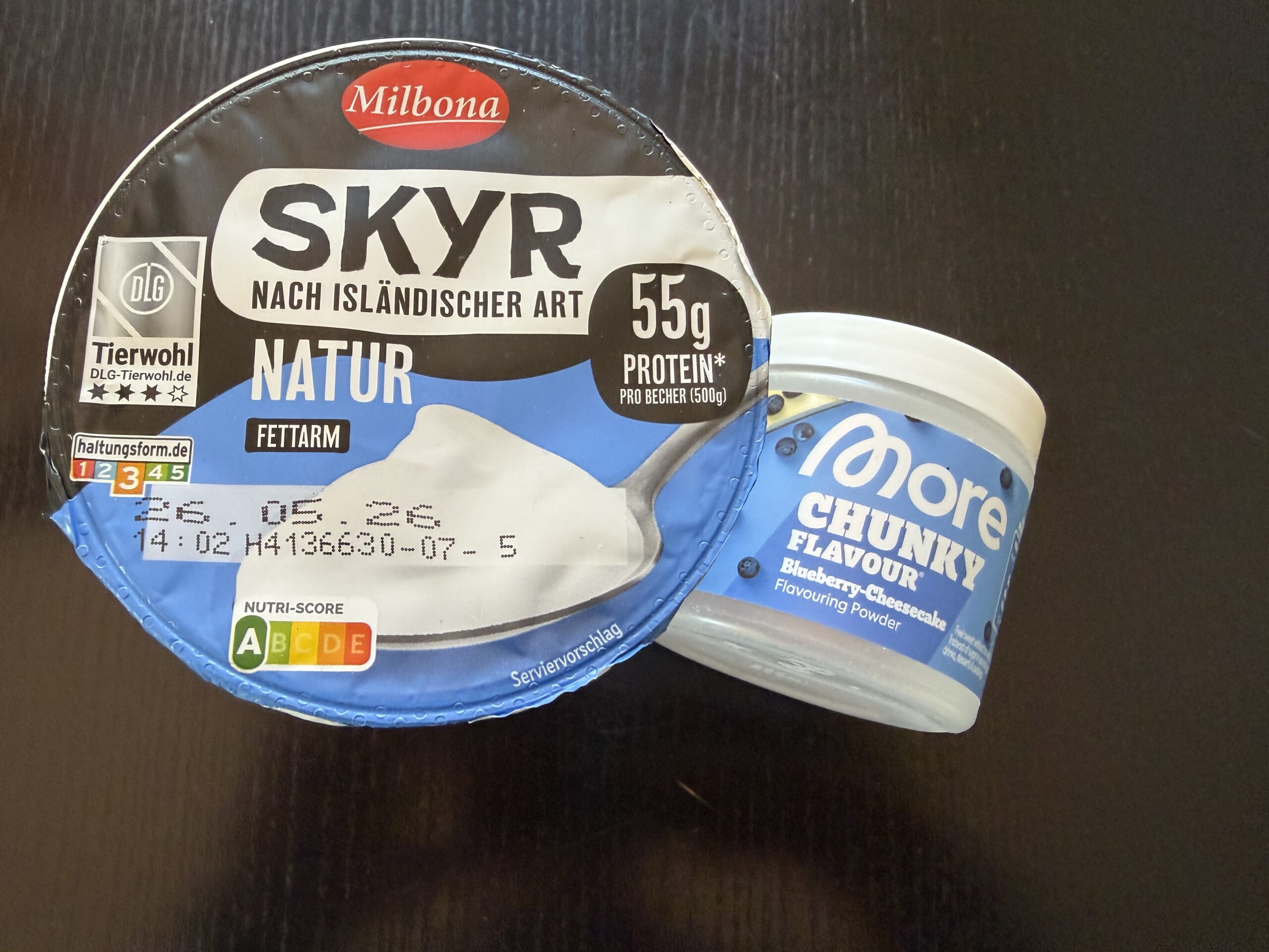 Skyr mit Geschmackspulver