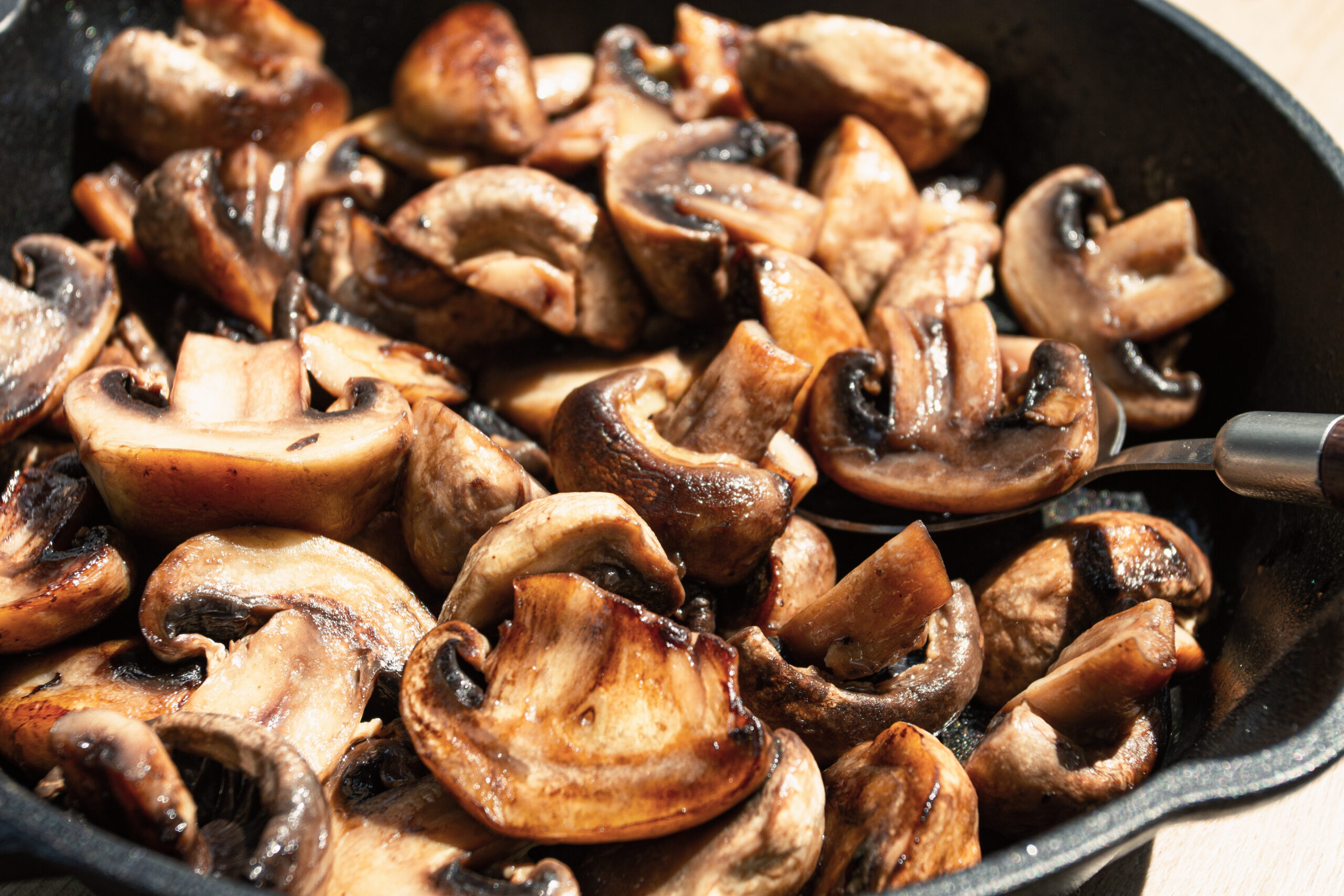 Champignons mit Kräuterquark